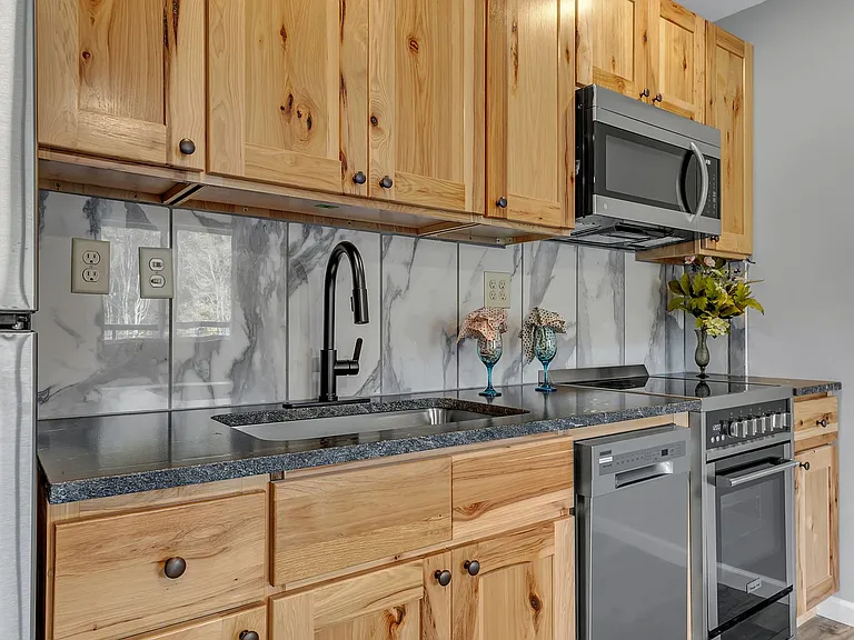 1406 Container Way — Photo 2