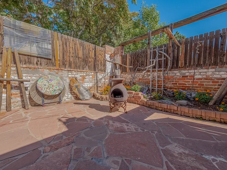 863 Mariposa St — Photo 37