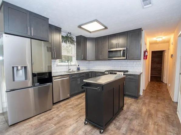 6200 Fieldcrest Dr, Morrow, GA 30260