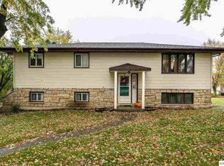 5605 Sunset Dr, Dubuque, IA 52002