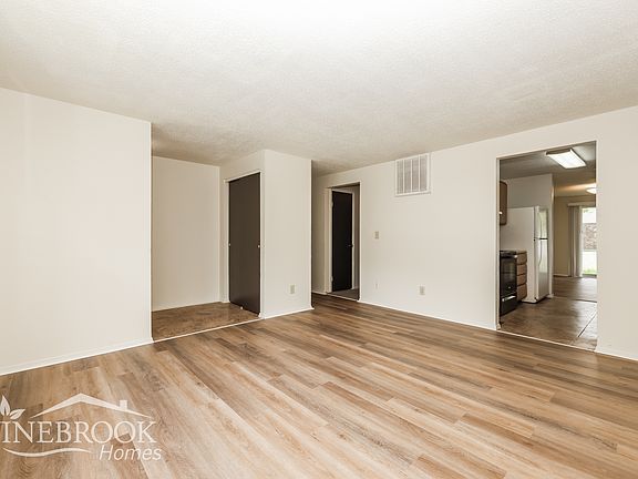 5th image of 6484 Rolling Glen Dr
