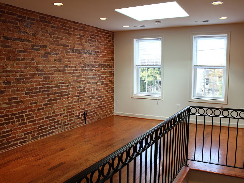 2nd image of 811 W 36th St