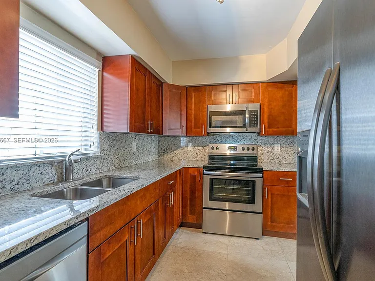 2890 Le Jeune Rd #2890 — Photo 6