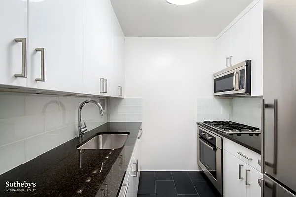 Sold by Sotheby's International Realty | media 5
