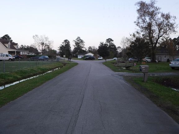 5th image of 185 Woodland Dr