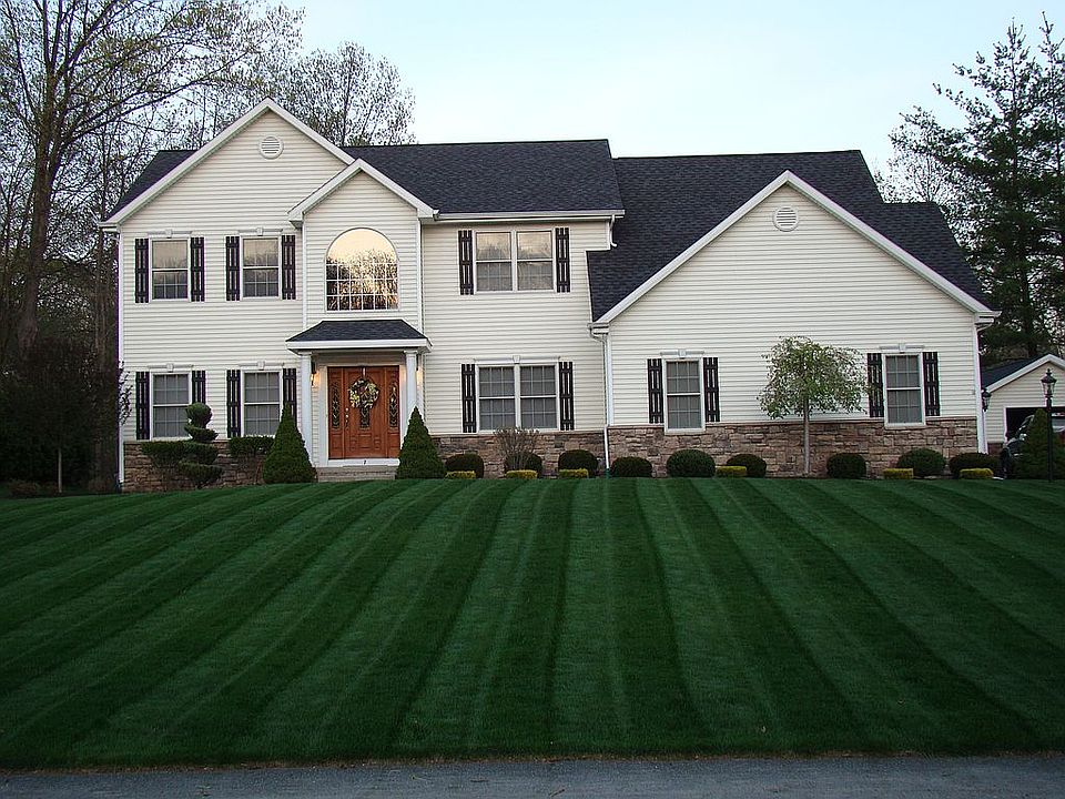 1st image of 7 Christinamarie Dr