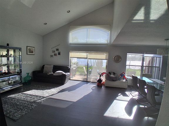 5th image of 5245 SW 38th Ave