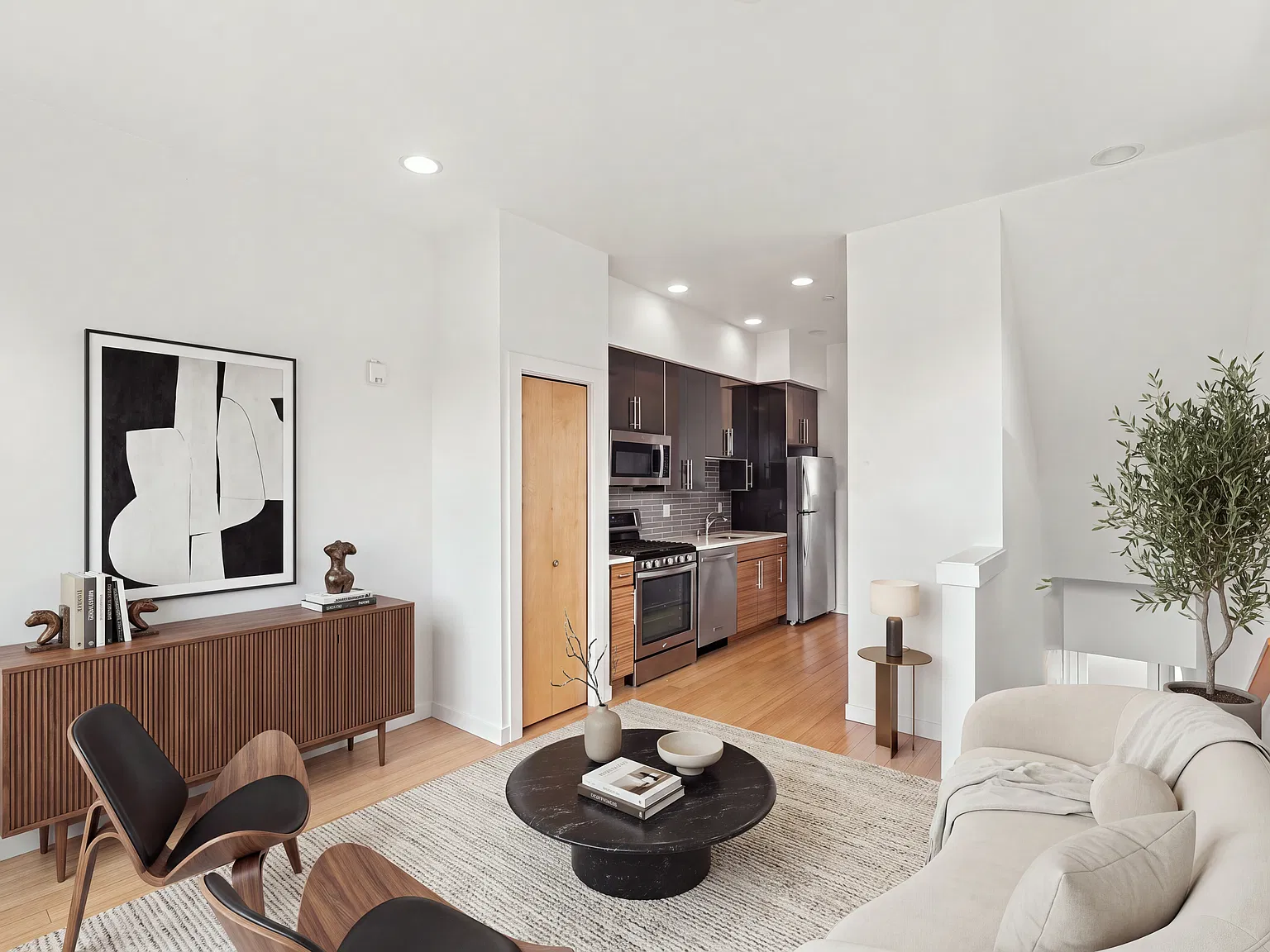 3 bed, 1.5 bath, 1100 sqft, $3,495 — Photo 3