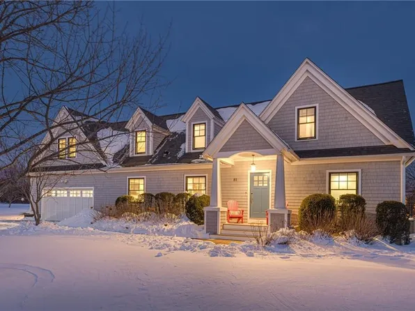 81 Beagle Dr, Middletown, RI 02842