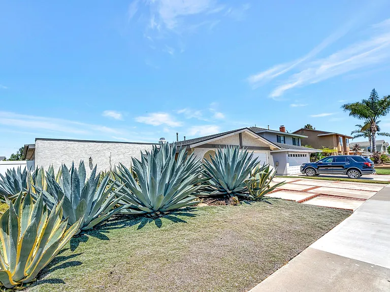 9131 Warfield Dr — Photo 4