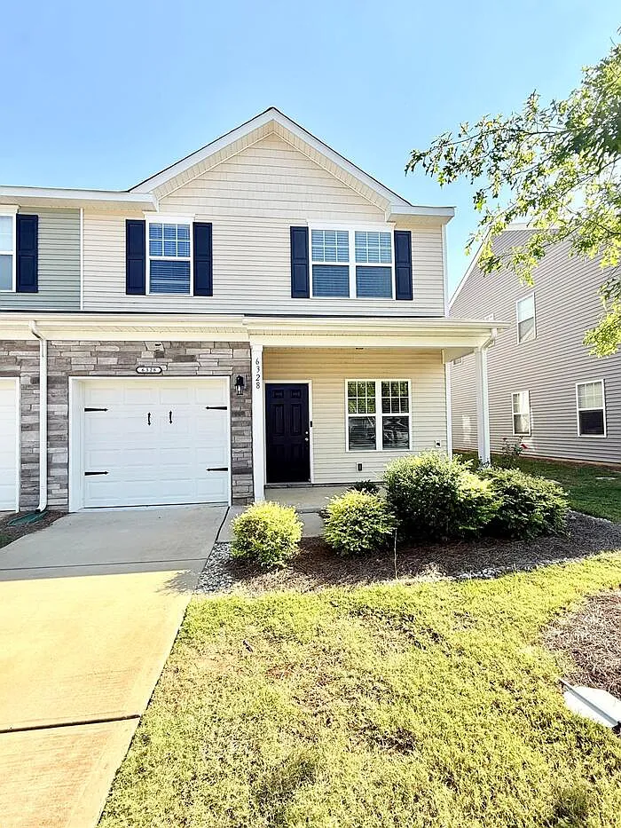 3 bed, 2.5 bath, 1557 sqft, $1,949 — Photo 1