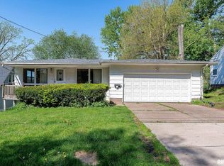 708 15th St, Bettendorf, IA 52722