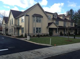 40 Russell Ave APT 201, Old Tappan, NJ 07675