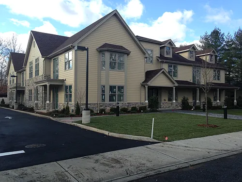 40 Russell Ave #201 Photo 1