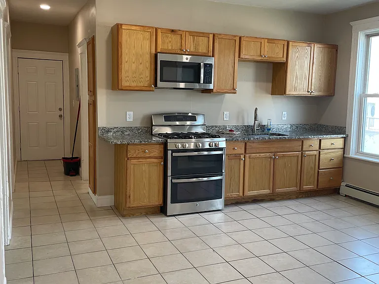 82 Penn Ave #1 — Photo 5