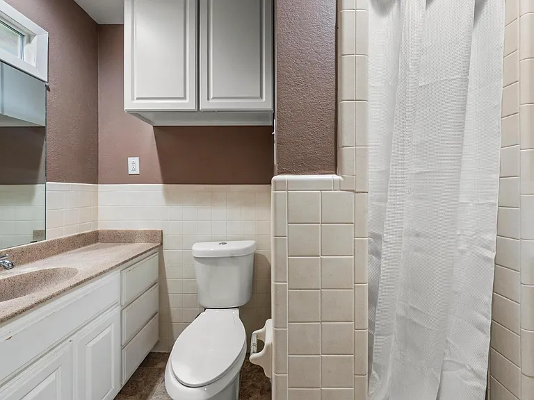 436 Topeka Dr — Photo 15