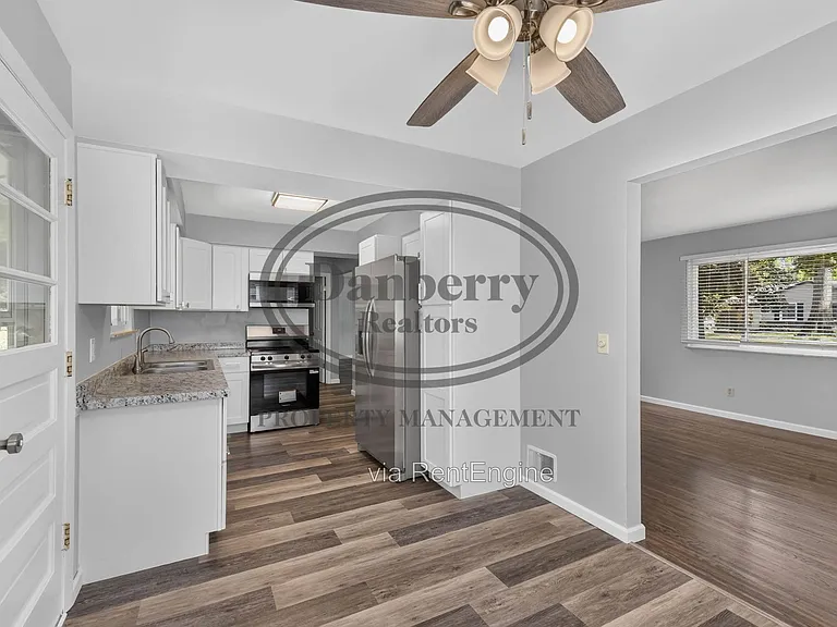 6946 Kinsman Dr — Photo 11
