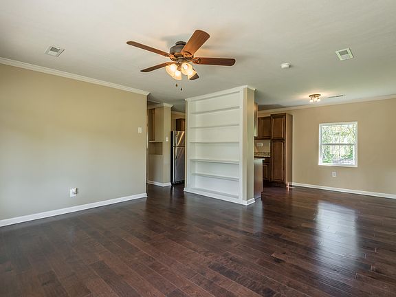 4th image of 1320 Gatewood Ln