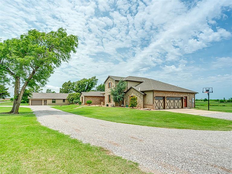 Listing photo 4