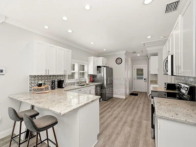 302 W Park St — Photo 13