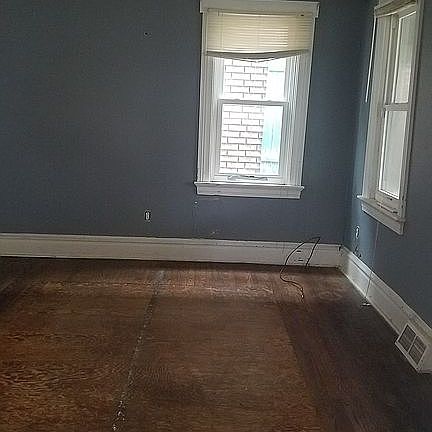 5th image of 117 N Stewart St
