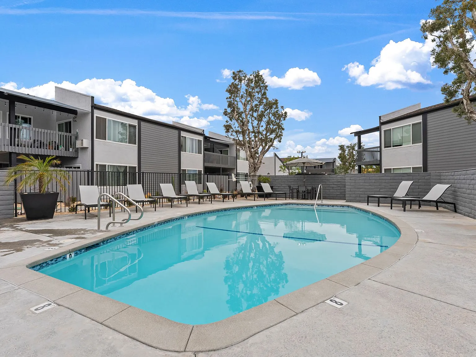 The Edward Apartments — Photo 3