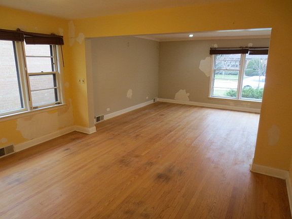 3rd image of 6549 N Christiana Ave