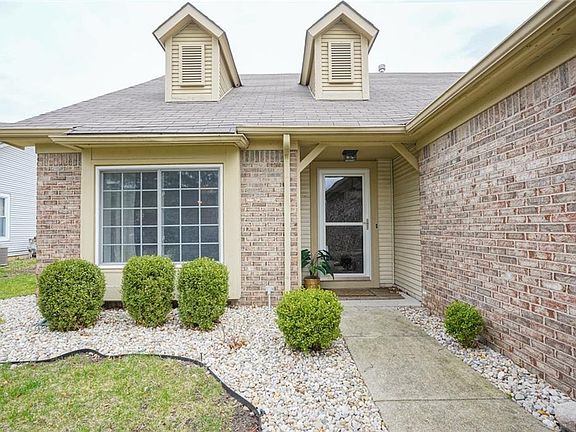 3rd image of 2948 Village Park South Dr
