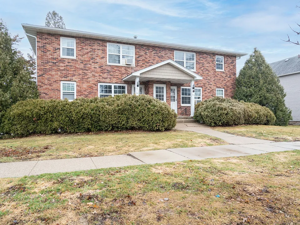 2500 Olive St - Cedar Falls