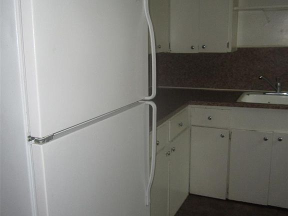 4th image of 301 S 12th St