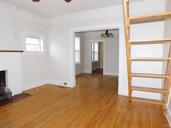 2nd image of 1519 Clinton St