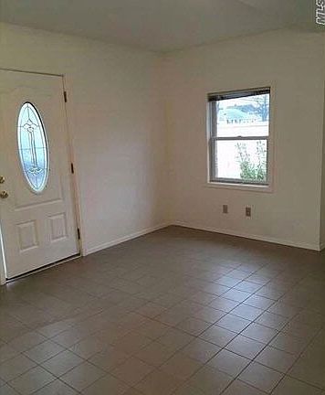 2nd image of 355 Bayville Ave APT 2