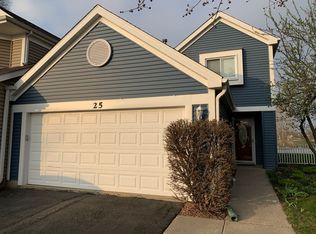 25 Kingsport Dr, South Elgin, IL 60177