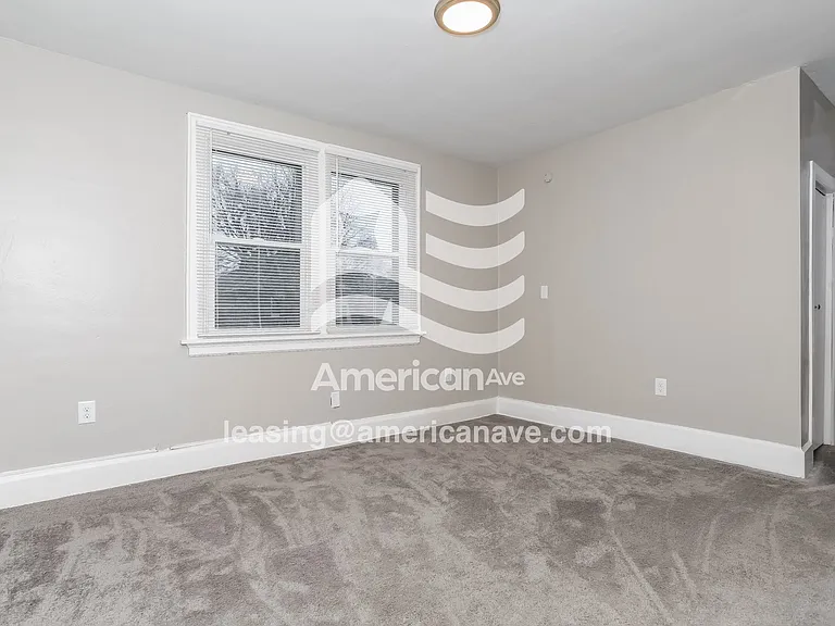 500000_010_wm_-_bedroom_13440932.jpg