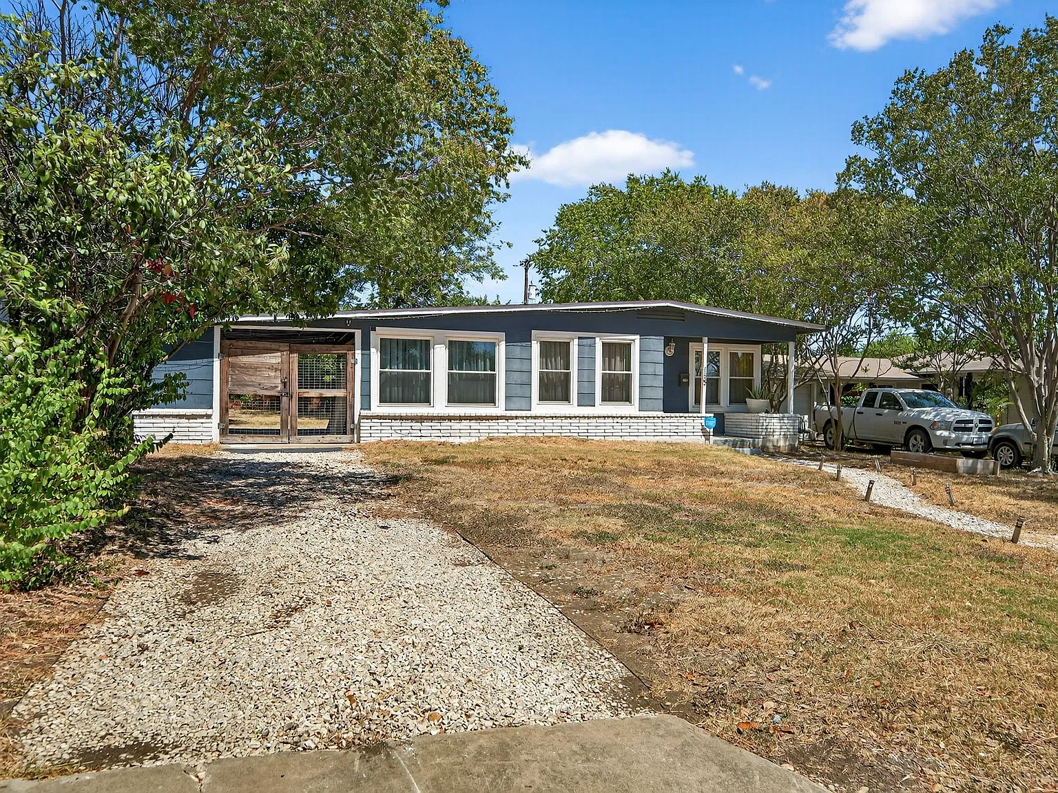 3 bed, 988 sqft, $1,550 — Photo 2
