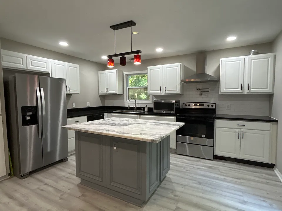 555 Glencove Dr
