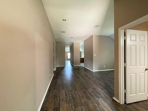 4th image of 5008 Pacific Way Dr