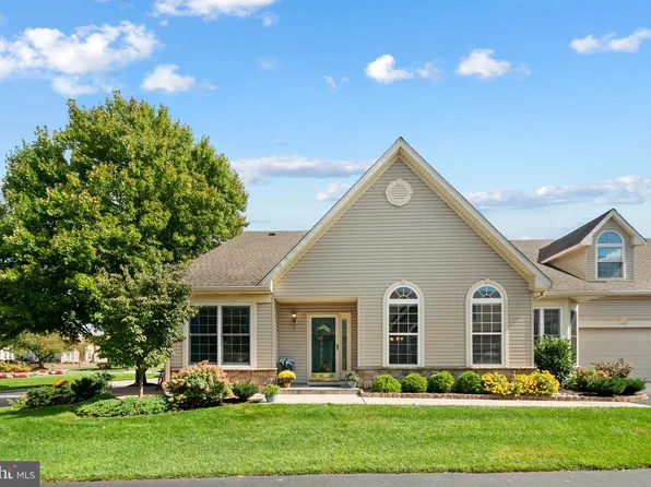 6 Shady Brook Dr, Langhorne, PA 19047