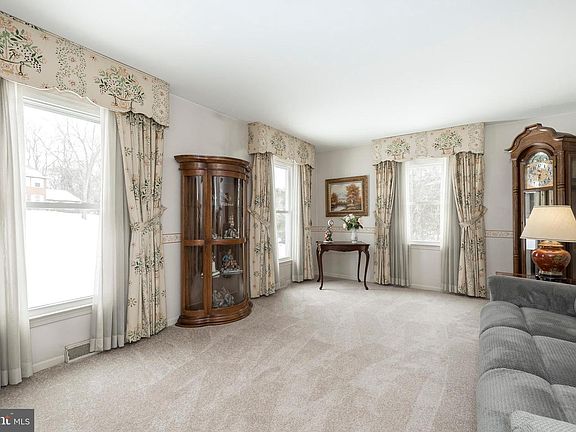5th image of 626 Pancoast Ln