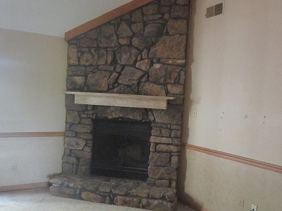 3rd image of 7059 Tulip Trail Dr
