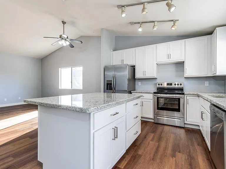 708 E Aire Libre Ave — Photo 7