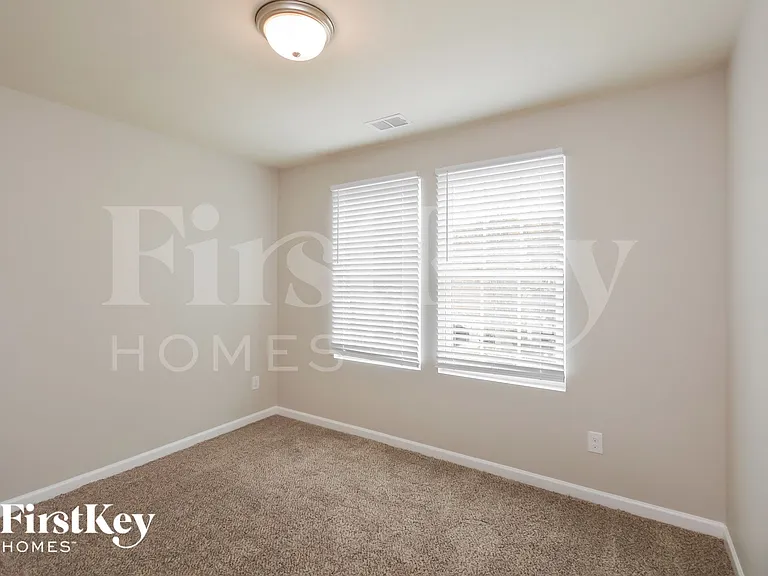 2044 Reavis Blf — Photo 10