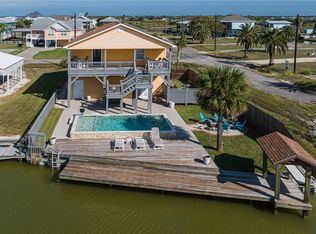 102 Ball St, Rockport, TX 78382