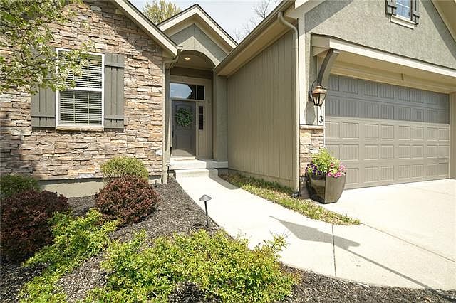 1st image of 813 SE Hillside Cir