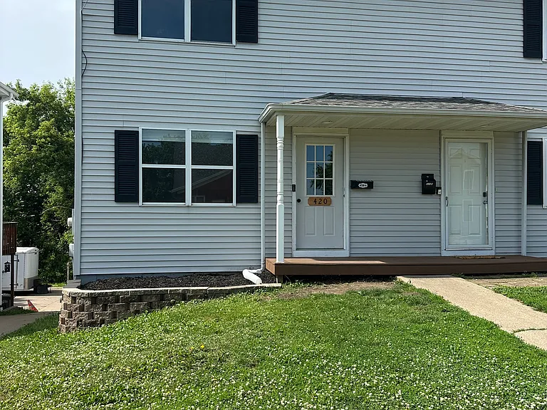420 Clarke Dr — Photo 2