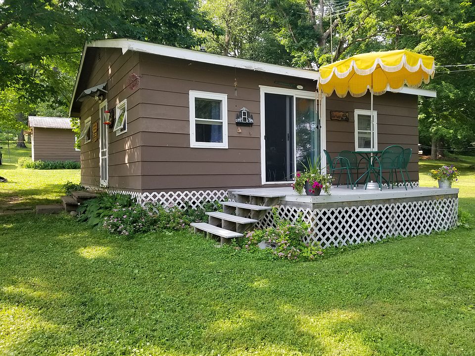 Main cabin, cabin #3 in back