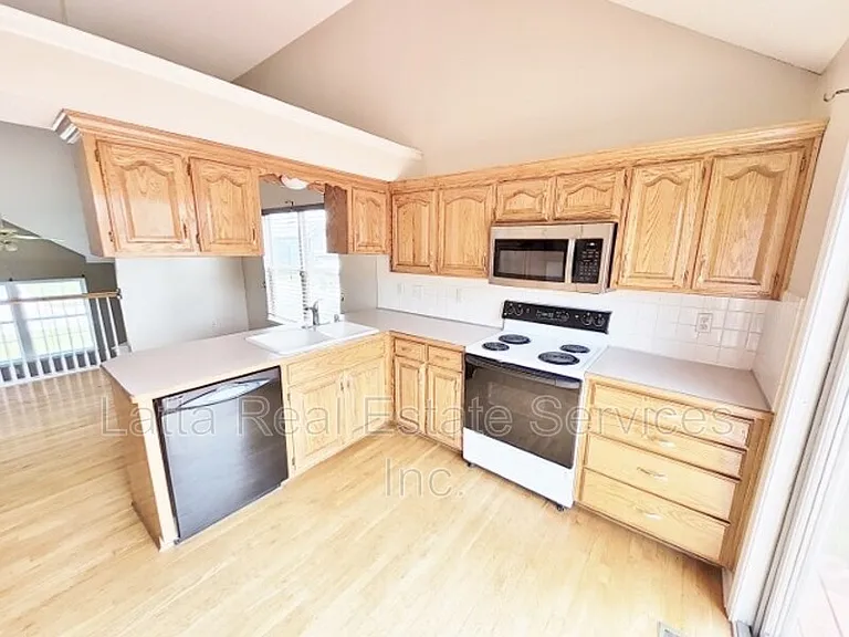 1208 SE Meridian Dr — Photo 6