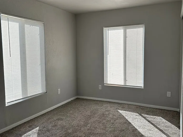 165 NE Oak St — Photo 6