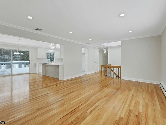 5th image of 108 Packanack Lake Rd