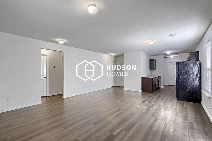 3 bed, 2.0 bath, 1090 sqft, $1,525 — Photo 4